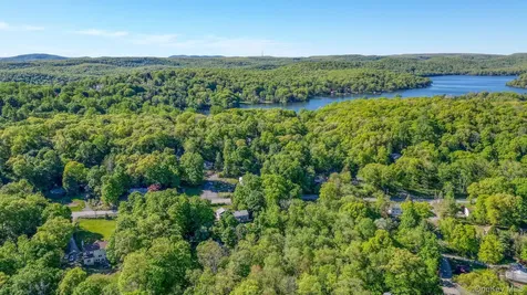 392 Oscawana Lake Road Putnam Valley NY 10579