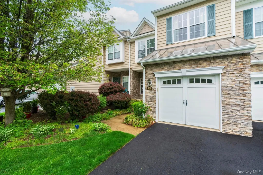 908 Huntington Drive Fishkill NY 12524