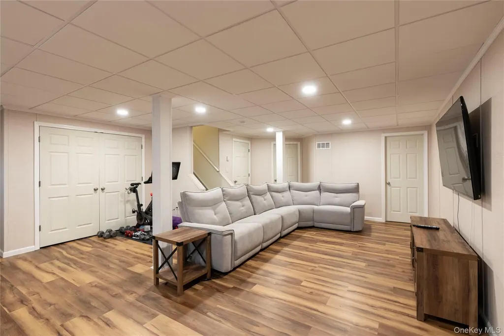 908 Huntington Drive Fishkill NY 12524