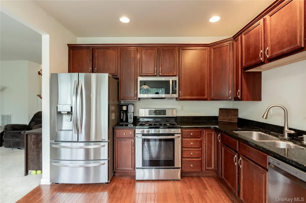 908 Huntington Drive Fishkill NY 12524