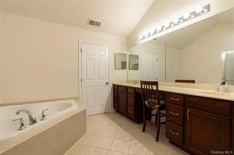908 Huntington Drive Fishkill NY 12524