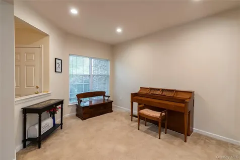 908 Huntington Drive Fishkill NY 12524