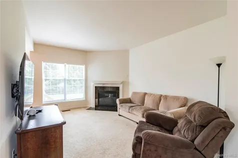 908 Huntington Drive Fishkill NY 12524