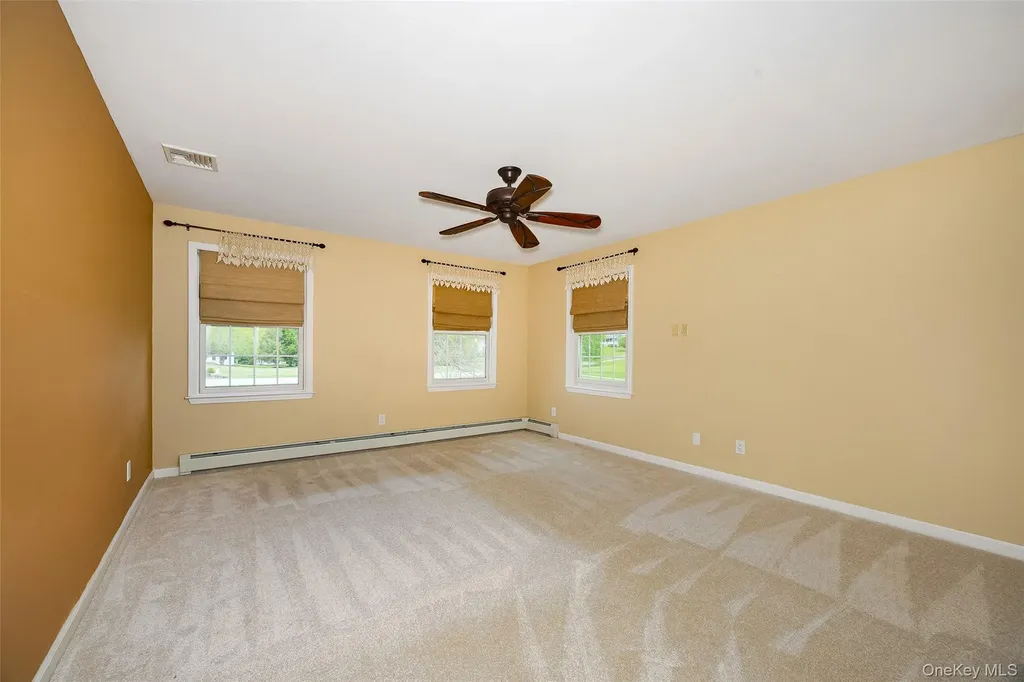 76 Rockledge Drive Pleasant Valley NY 12569