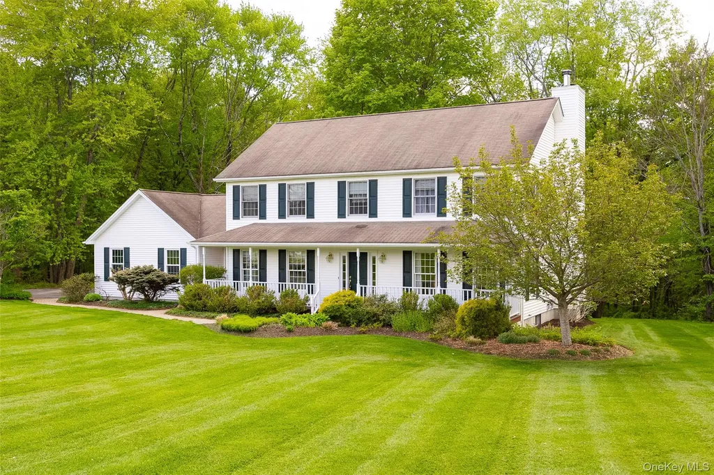 76 Rockledge Drive Pleasant Valley NY 12569