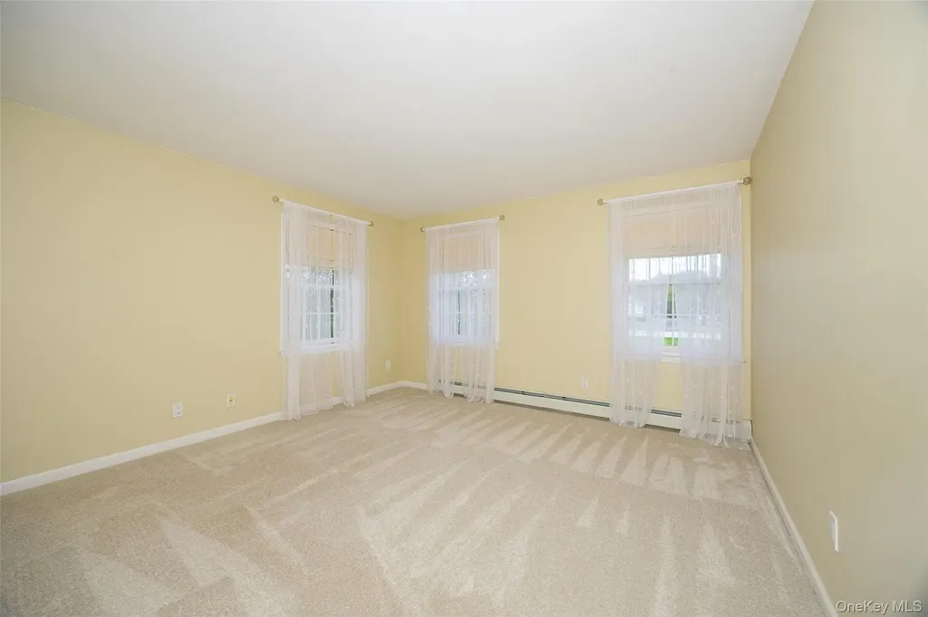 76 Rockledge Drive Pleasant Valley NY 12569