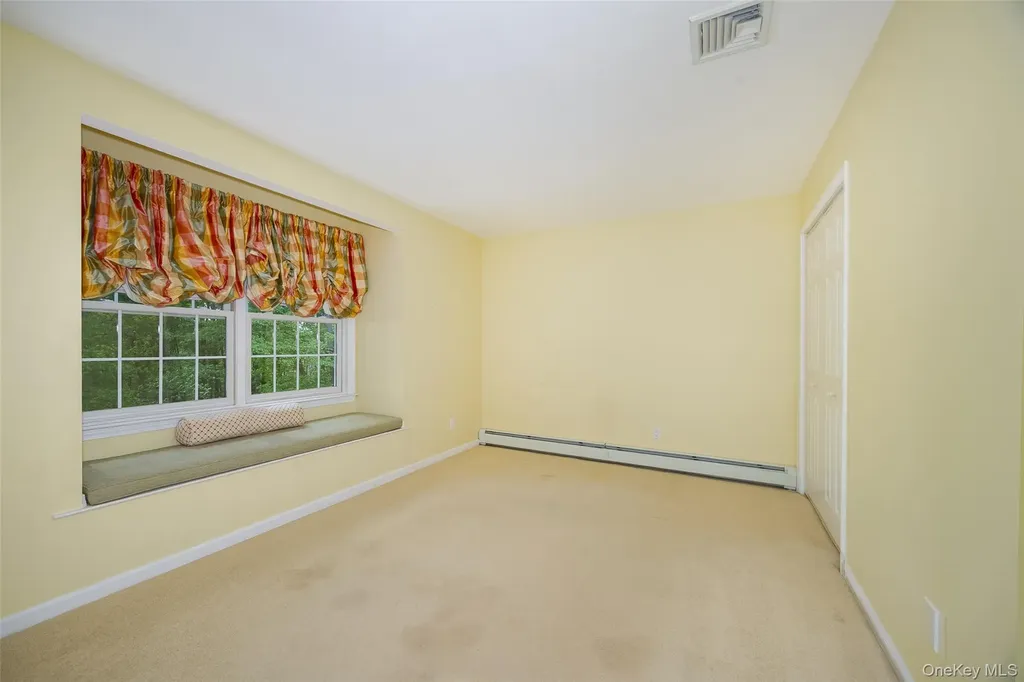 76 Rockledge Drive Pleasant Valley NY 12569