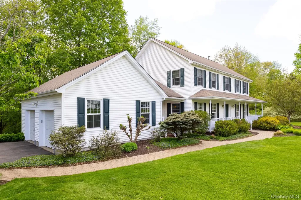 76 Rockledge Drive Pleasant Valley NY 12569
