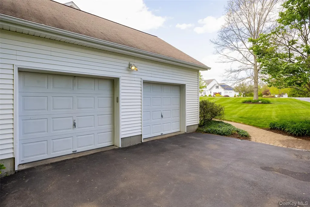 76 Rockledge Drive Pleasant Valley NY 12569