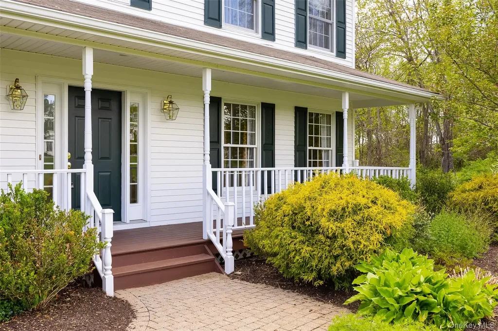 76 Rockledge Drive Pleasant Valley NY 12569