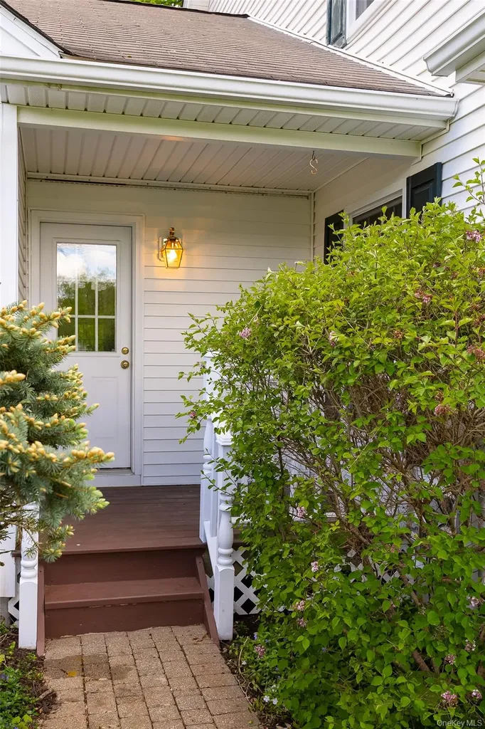76 Rockledge Drive Pleasant Valley NY 12569