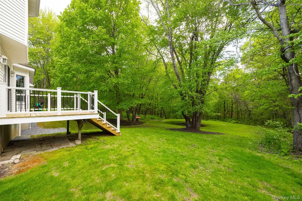 76 Rockledge Drive Pleasant Valley NY 12569
