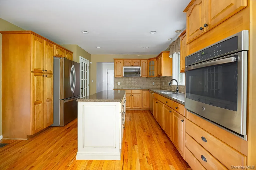 76 Rockledge Drive Pleasant Valley NY 12569