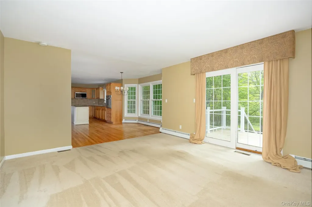 76 Rockledge Drive Pleasant Valley NY 12569