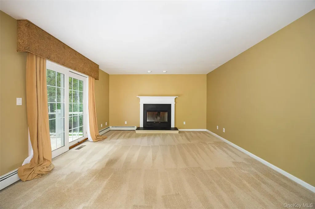 76 Rockledge Drive Pleasant Valley NY 12569