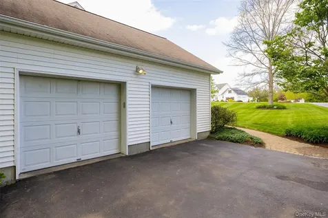 76 Rockledge Drive Pleasant Valley NY 12569