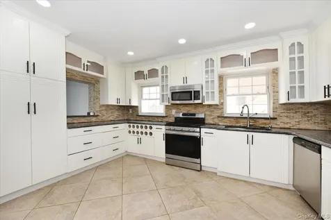 7627 175th Street Fresh Meadows NY 11366