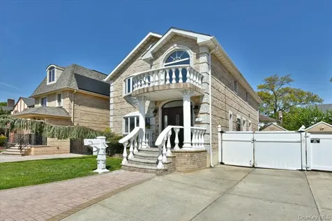 7627 175TH Street Fresh Meadows NY 11366