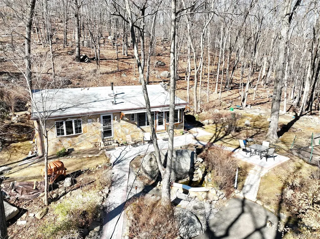 31 Hemlock Hill Lane Montebello NY 10901