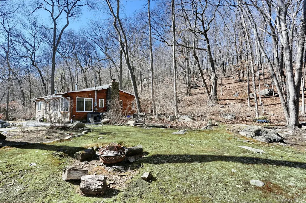 31 Hemlock Hill Lane Montebello NY 10901