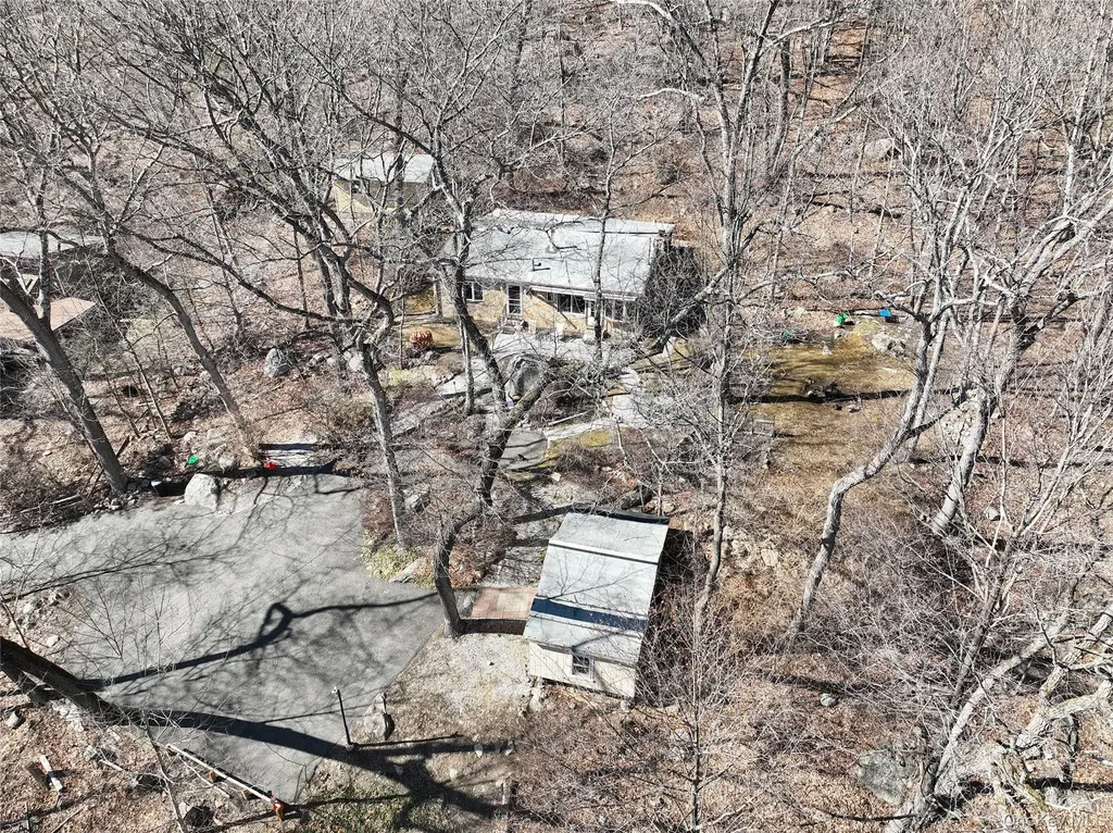 31 Hemlock Hill Lane Montebello NY 10901
