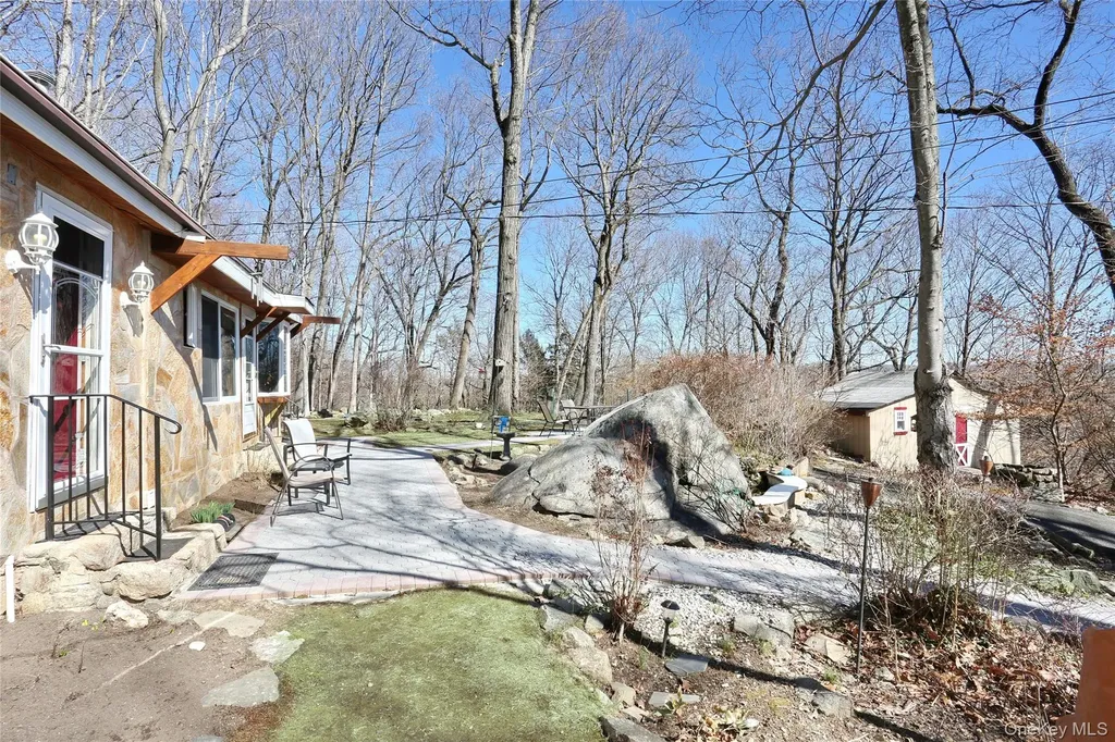 31 Hemlock Hill Lane Montebello NY 10901