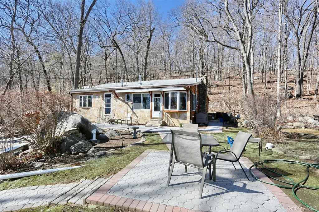 31 Hemlock Hill Lane Montebello NY 10901