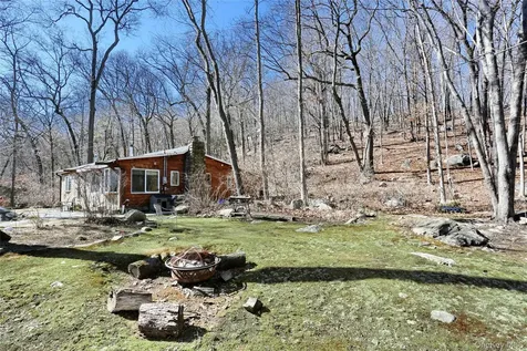 31 Hemlock Hill Lane Montebello NY 10901