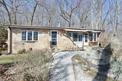 31 Hemlock Hill Lane Montebello NY 10901