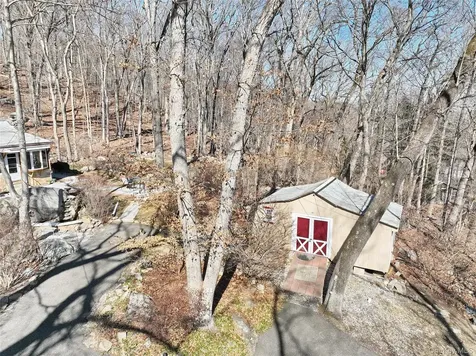 31 Hemlock Hill Lane Montebello NY 10901