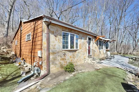 31 Hemlock Hill Lane Montebello NY 10901