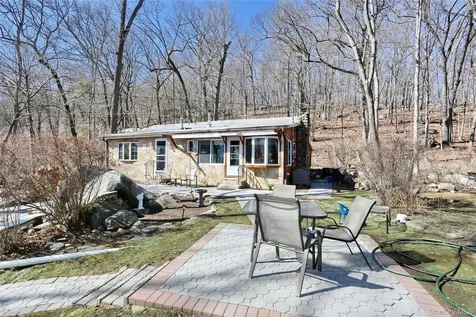 31 Hemlock Hill Lane Montebello NY 10901