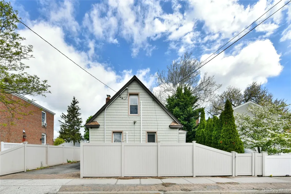 524 Central Avenue Bethpage NY 11714