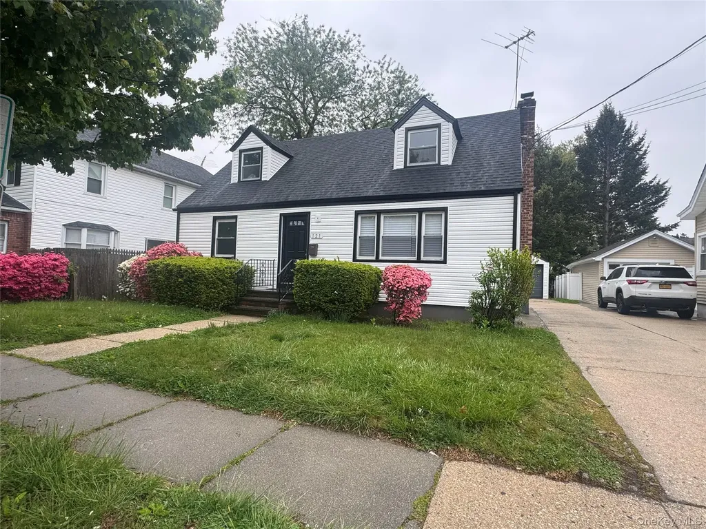 121 Sheridan Avenue Williston Park NY 11596