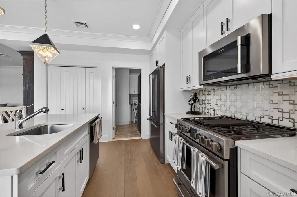 421 Marina Pointe Drive East Rockaway NY 11518