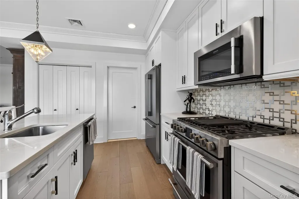421 Marina Pointe Drive East Rockaway NY 11518
