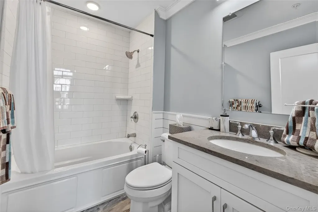 421 Marina Pointe Drive East Rockaway NY 11518