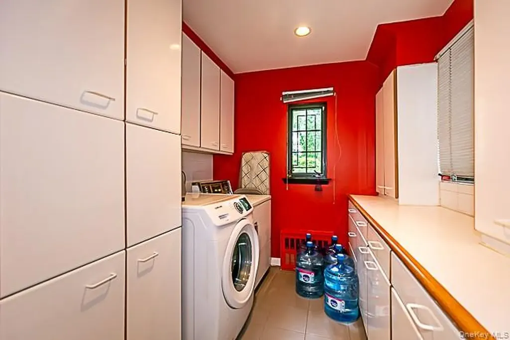 15 Mirrielees Road Great Neck NY 11021