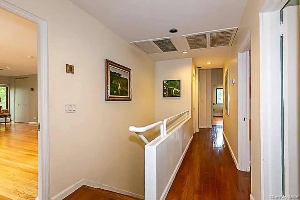 15 Mirrielees Road Great Neck NY 11021