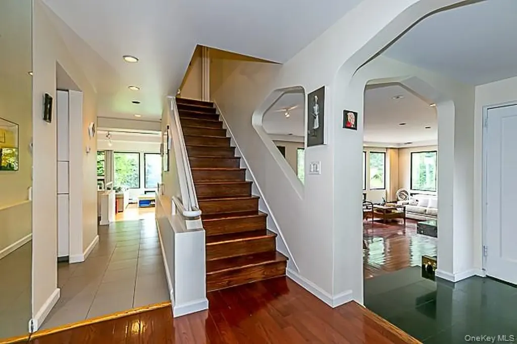 15 Mirrielees Road Great Neck NY 11021
