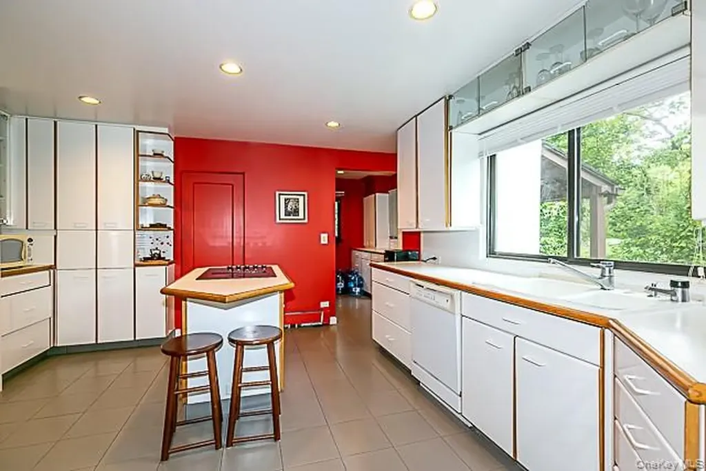 15 Mirrielees Road Great Neck NY 11021