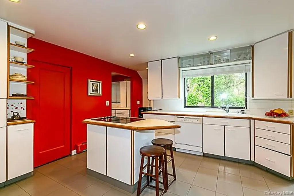 15 Mirrielees Road Great Neck NY 11021