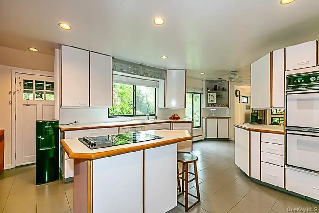 15 Mirrielees Road Great Neck NY 11021