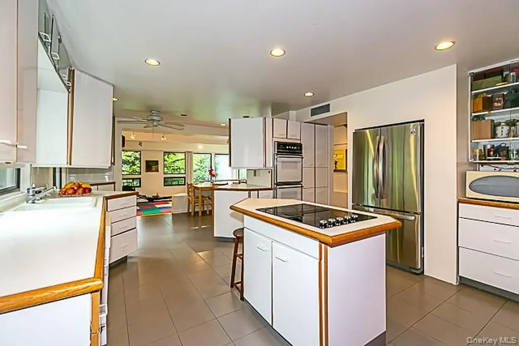 15 Mirrielees Road Great Neck NY 11021