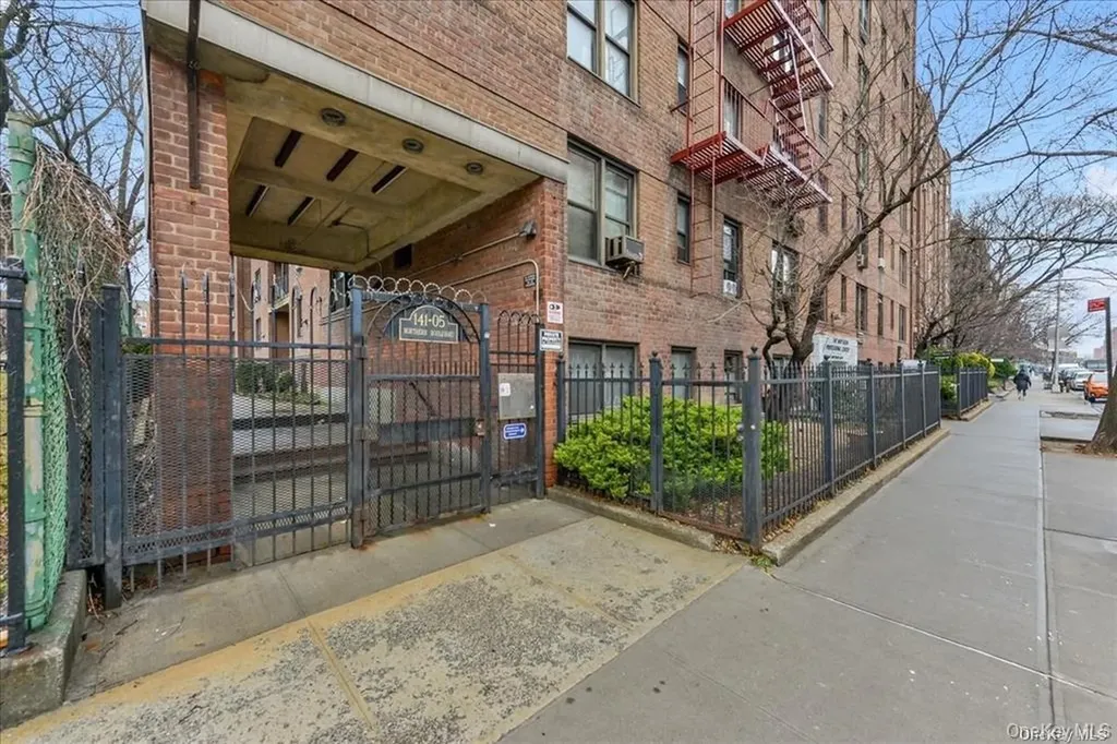 141-05 Northern Boulevard Flushing NY 11354