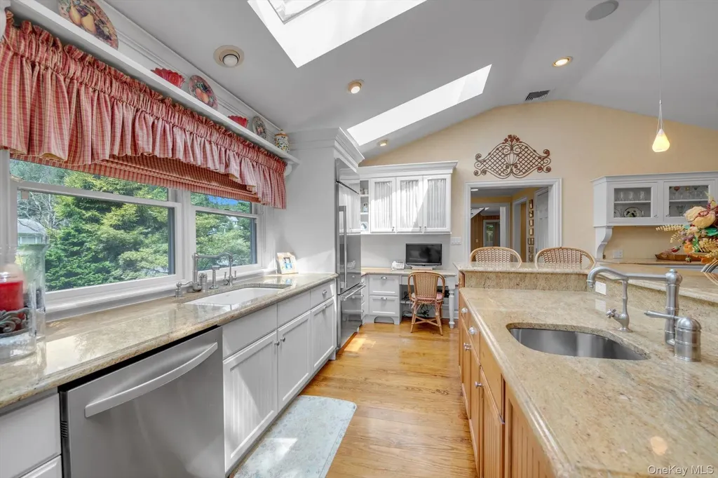8 Briarfield Drive Great Neck NY 11020