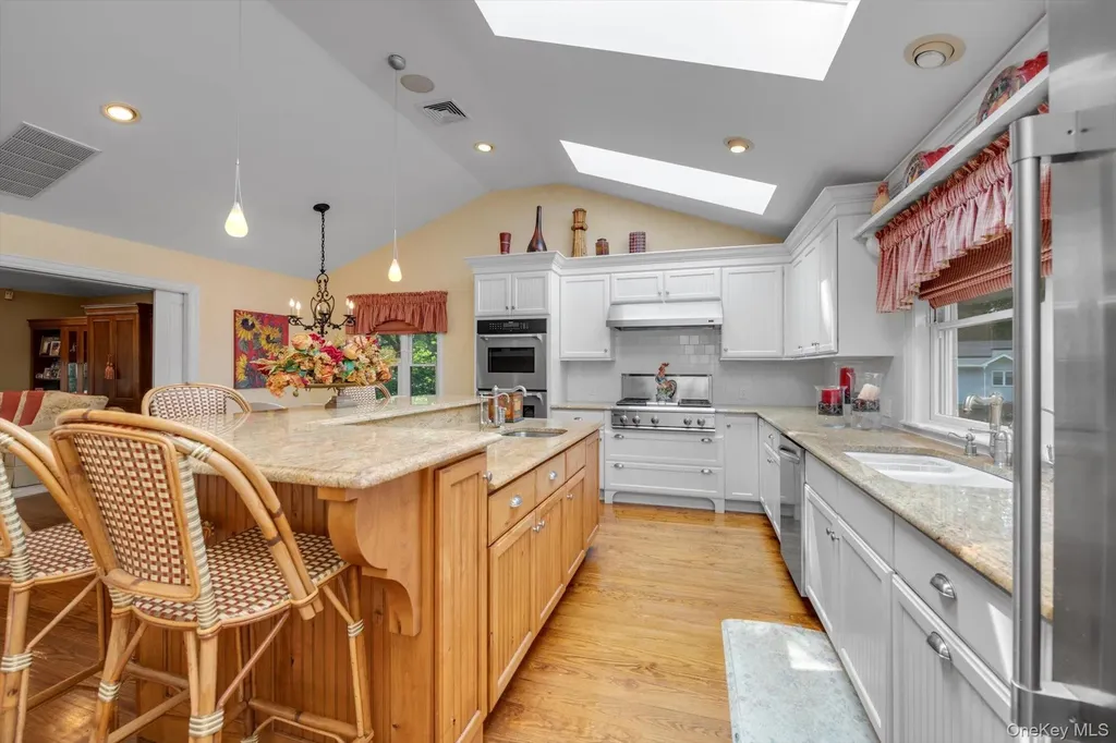 8 Briarfield Drive Great Neck NY 11020