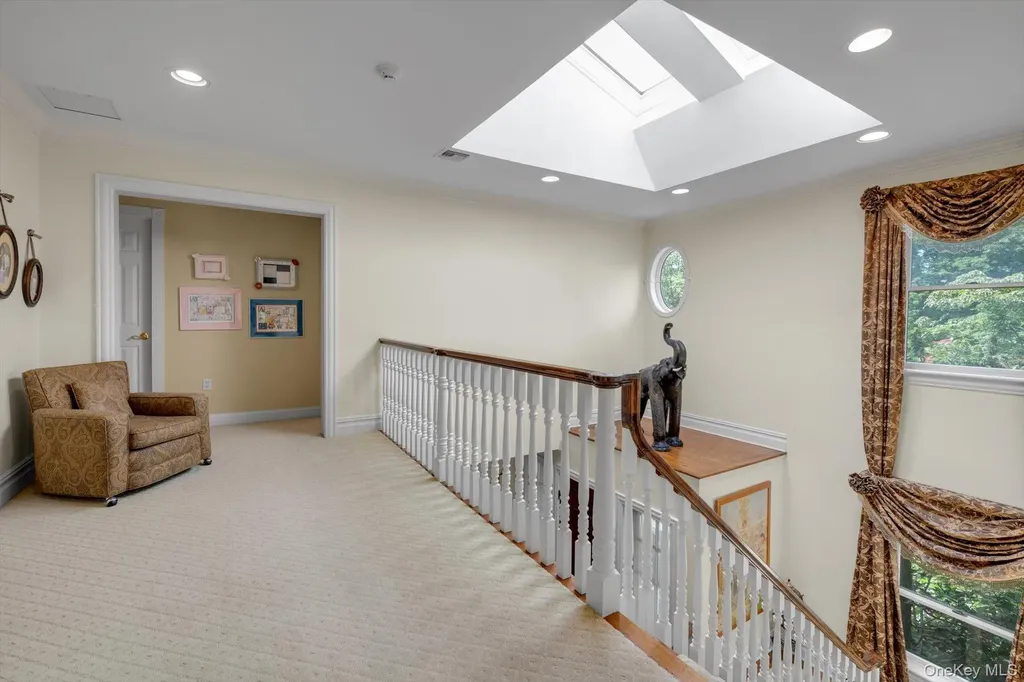 8 Briarfield Drive Great Neck NY 11020