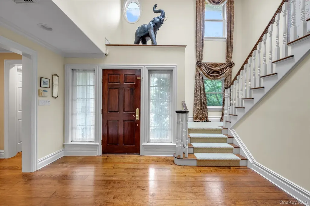 8 Briarfield Drive Great Neck NY 11020