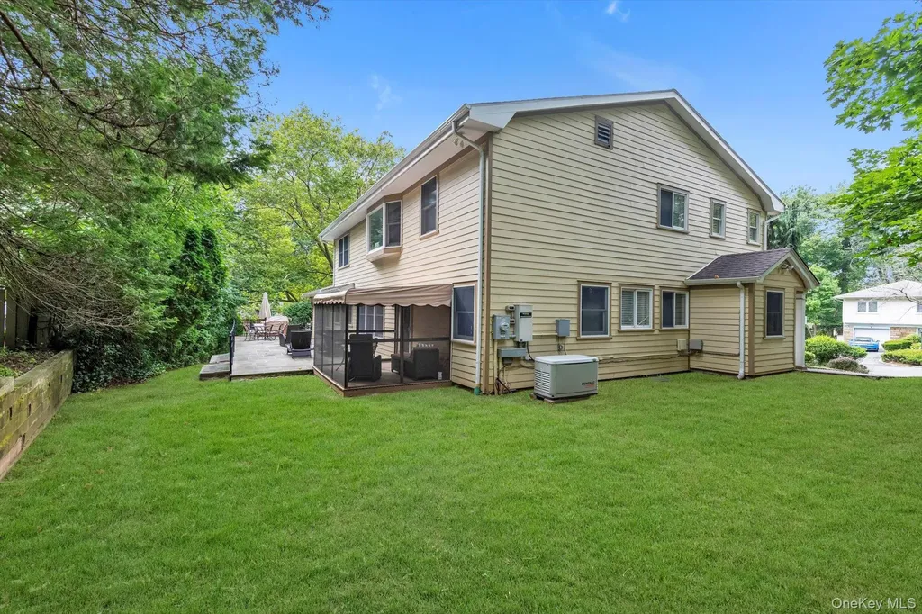 8 Briarfield Drive Great Neck NY 11020